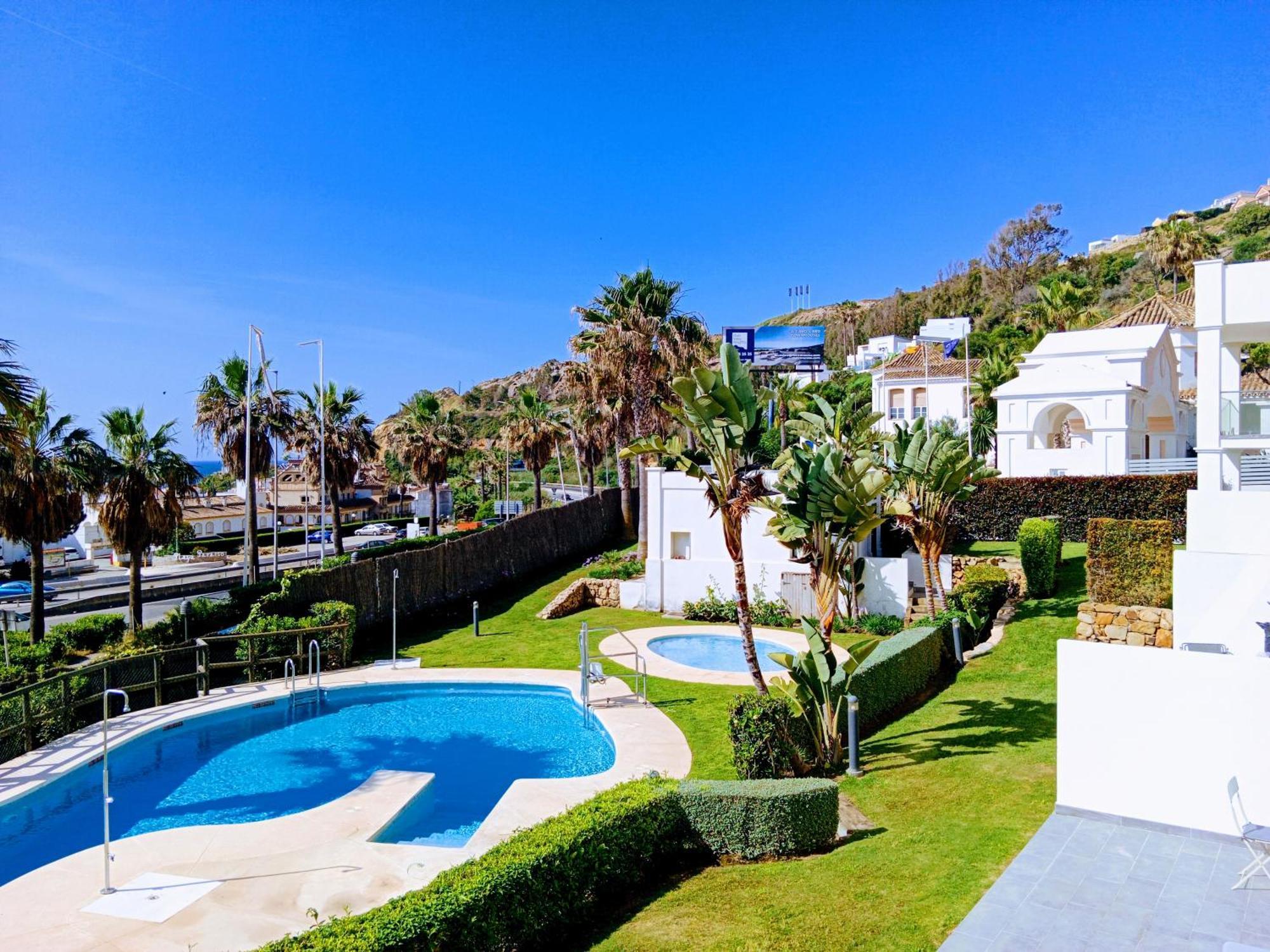 La Paloma Beach Apartment With Pool By Casa Del Sol Hr Manilva Extérieur photo